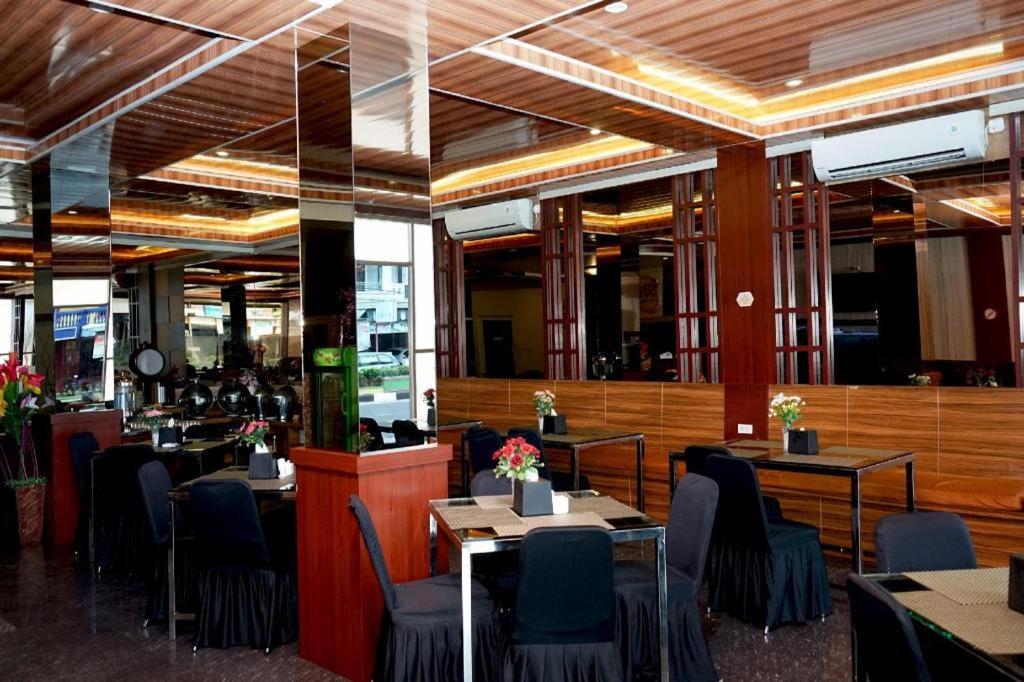 Ren'Z Hotel Панкалпинанг Экстерьер фото